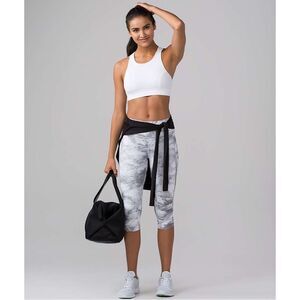 Lululemon Pace Perfect Crop (17") Breeze by White Light Cast / Light Cast